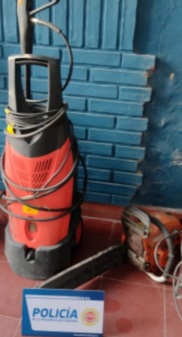 Encontró las herramientas de su taller entre pastizales 
