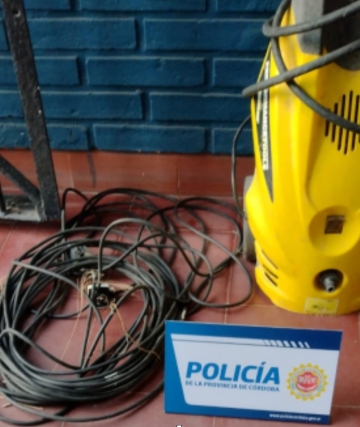 Encontró las herramientas de su taller entre pastizales 
