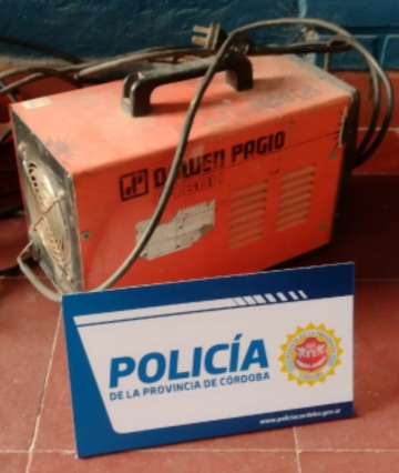Encontró las herramientas de su taller entre pastizales 
