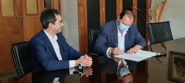 Dellarossa firmó un convenio con Cluster Tic Villa María