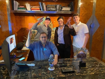 Mercado de criptomonedas: Tomás Holtz y Agustín Egea debutaron exitosamente con su NFT