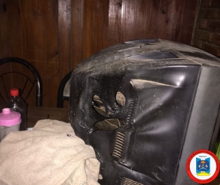 Bebé y dos adultos fueron trasladados al hospital tras incendiarse una habitación