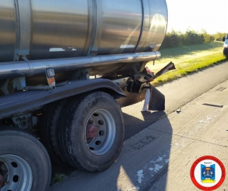 Choque entre auto y camión en autopista Rosario-Córdoba