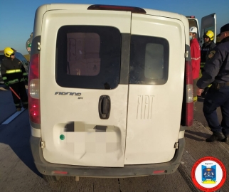 Choque entre auto y camión en autopista Rosario-Córdoba