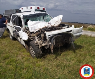 Mujer sufrió traumatismos al accidentarse en motocicleta