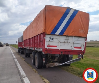 Mujer sufrió traumatismos al accidentarse en motocicleta