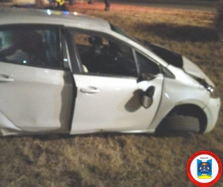 Tres heridos por un vuelco en solitario de automóvil en autopista