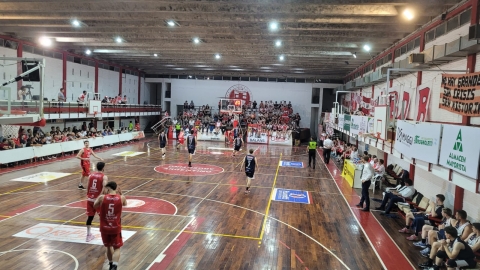 Argentino avanza para reclasificar y le ganó a Porteña por 82 a 65
