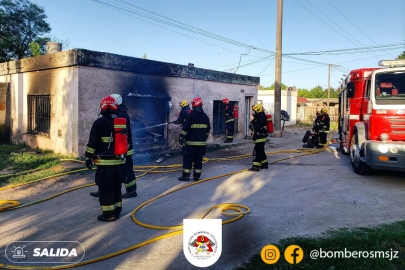Alumnos del colegio Mitre realizan donaciones para la familia de un compañero que lo perdió todo en un incendio