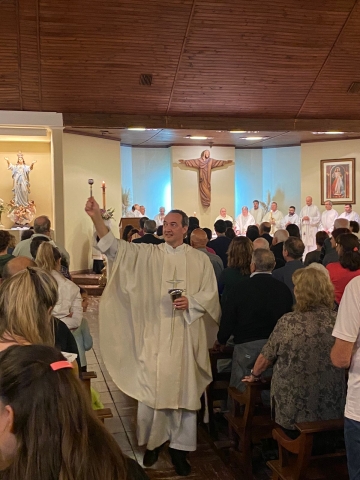 “Jesucristo ha cambiado mi vida, pasé de una superficial a una con sentido”, dijo el nuevo párroco José Ignacio Defagot