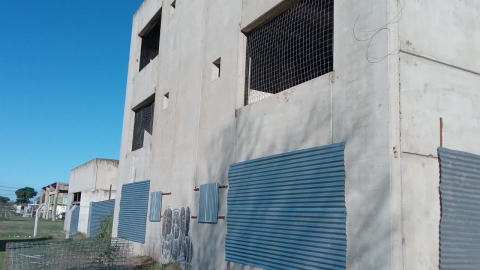 Cerraron el edificio del Centro Universitario enfrente de la Terminal de Ómnibus