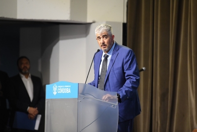 Llaryora anunció la descentralización de la gestión hospitalaria y un fondo de $7 mil millones